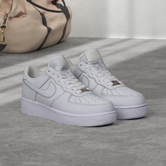 Nike Men's Air Force 1'07 Shoes Basketball, White